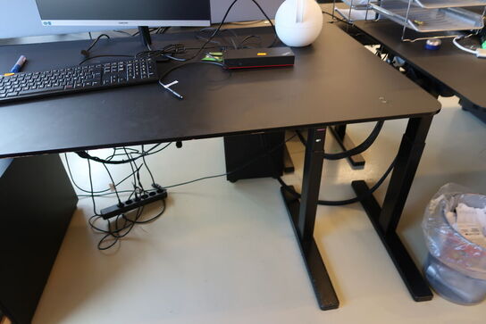 El. hæve/sænke skrivebord PAUSTIAN uden indhold samt skuffemodul