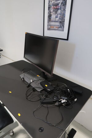 Computerskærm SAMSUNG U28E850R, dockingstation LENOVO Thinkpad, tastatur