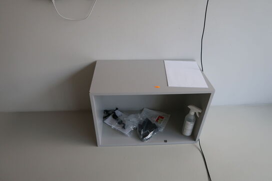 Reolsystem MUUTO Stacked uden indhold samt 2 stk. whiteboard