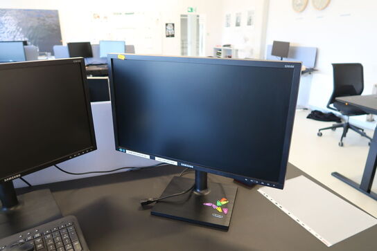 2 stk. computerskærme SAMSUNG S24E450B, dockingstation LENOVO Thinkpad, tastatur og mus