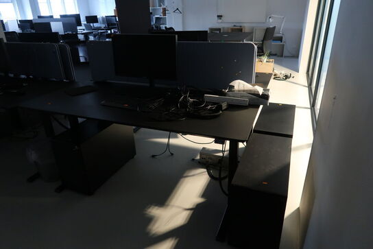 El. hæve/sænke skrivebord uden indhold med afskærmning samt skuffemodul