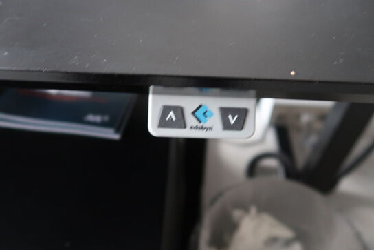 2 stk. computerskærme SAMSUNG S24E450, dockingstation LENOVO ThinkPad, tastatur, mus