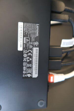 2 stk. computerskærme DELL P2422HE, dockingstation LENOVO ThinkPad, tastatur, mus