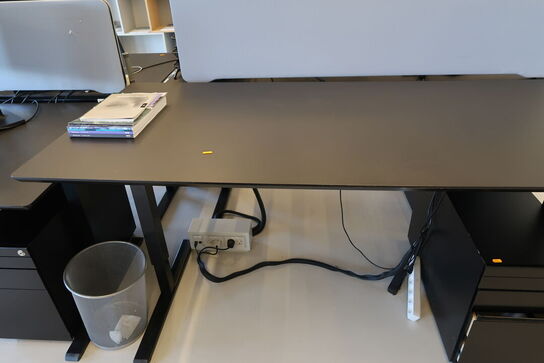 El. hæve/sænke skrivebord uden indhold med skuffemodul