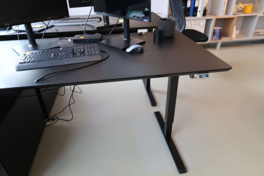 El. hæve/sænke skrivebord uden indhold samt skuffemodul