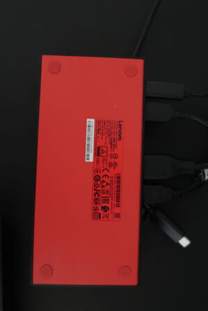 Computerskærm SAMSUNG S24E450, dockingstation LENOVO Thinkpad, tastatur, mus