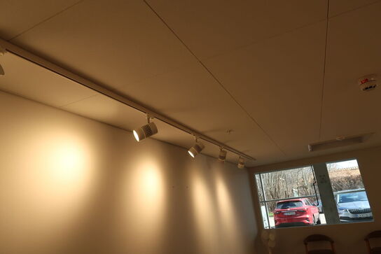 Skinne med 11 stk. LED-spots SUNFLUX 35W Track Light