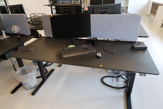 El. hæve/sænke skrivebord uden indhold med afskærmning samt skuffemodul