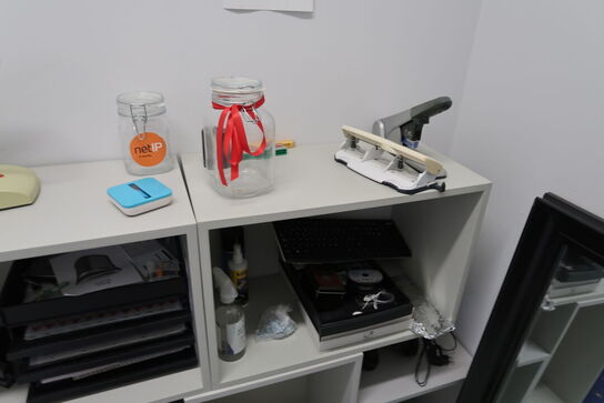 Reolsystem MUUTO Stacked med indhold