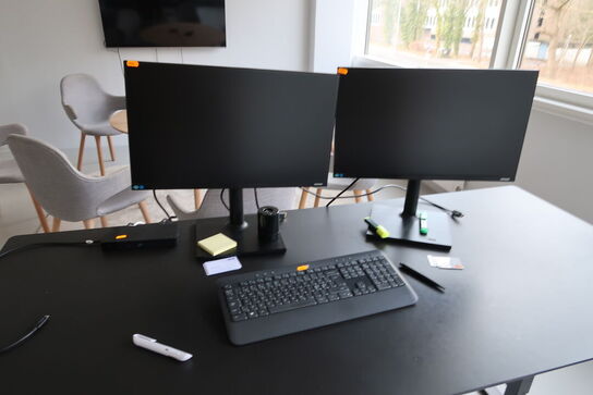 2 stk. computerskærme SAMSUNG F24T452FQR, dockingstation DELL, tastatur