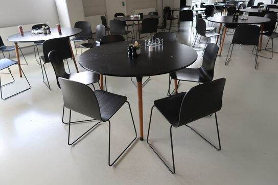 Mødebord PAUSTIAN med 6 stk. mødestole MUUTO