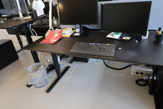 El. hæve/sænke skrivebord uden indhold med afskærmning samt skuffemodul