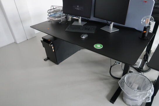 El. hæve/sænke skrivebord uden indhold med afskærmning samt skuffemodul