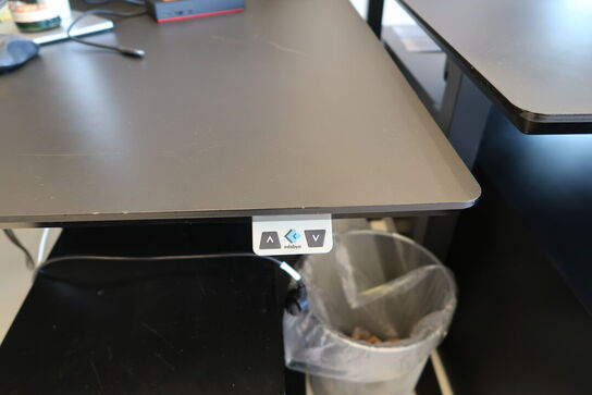 El. hæve/sænke skrivebord uden indhold med skuffemodul