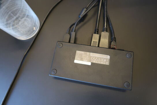 2 stk. computeskærme SAMSUNG S23E450, dockingstation LENOVO Thinkpad, tastatur, mus