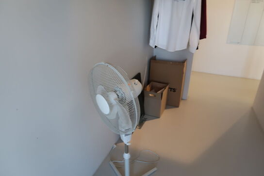 Tøjstativ med div. Bøjler