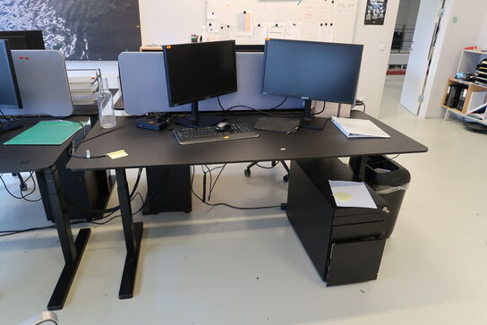 El. hæve/sænke skrivebord med afskærmning uden indhold samt skuffemodul