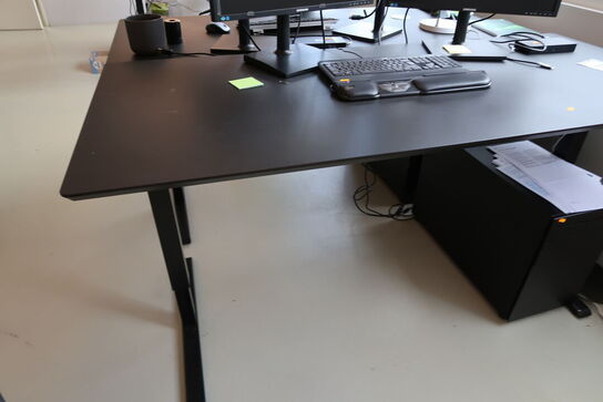 El. hæve/sænke skrivebord uden indhold samt skuffemodul