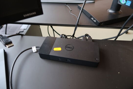2 stk. computerskærme SAMSUNG F24T450FQR, dockingstation DELL, tastatur, mus