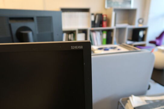 Computerskærm SAMSUNG S24E450, dockingstation LENOVO Thinkpad, tastatur