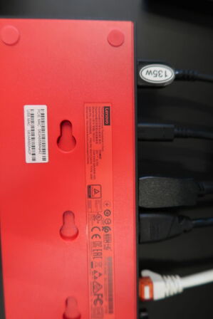 2 stk. computerskærme SAMSUNG F24T450FQR, tastatur, mus, dockingstation LENOVO