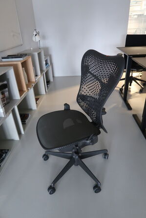 Kontorstol HERMAN MILLER Mirra 2