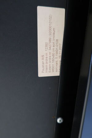 El. hæve/sænke skrivebord PAUSTIAN med afskærmning