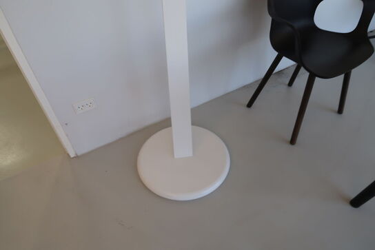 Stumtjener SWEDESE TREE af Michael Young/Katrin Olina