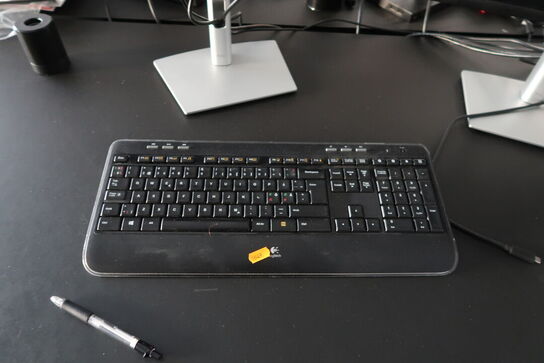 2 stk. computerskærme DELL P2422H med tastatur og mus