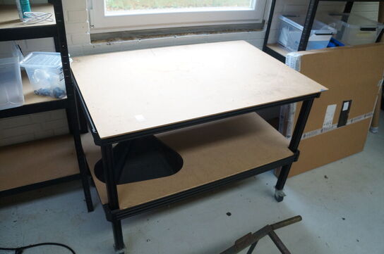 3 stk. reoler inkl rullebord