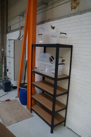 3 stk. reoler inkl rullebord