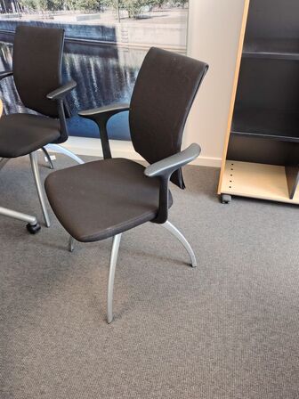 Mødebord med HÅG stole