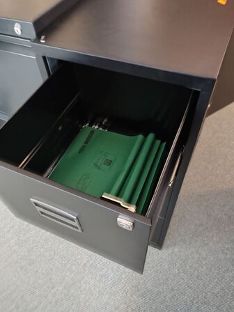 To arkivskabe, metal 