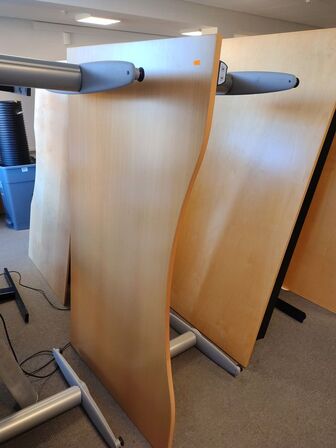 Fem hæve/sænkeborde assorterede