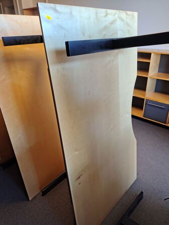 Fem hæve/sænkeborde assorterede