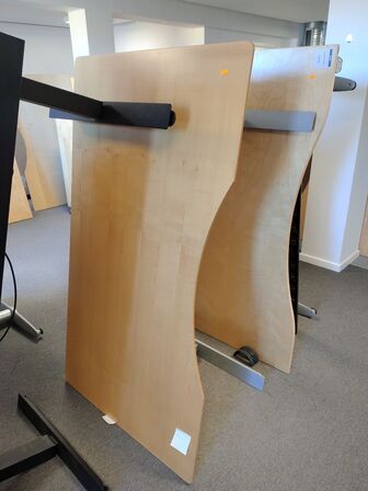 Fem hæve/sænkeborde assorterede