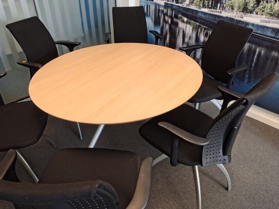 Mødebord med HÅG stole