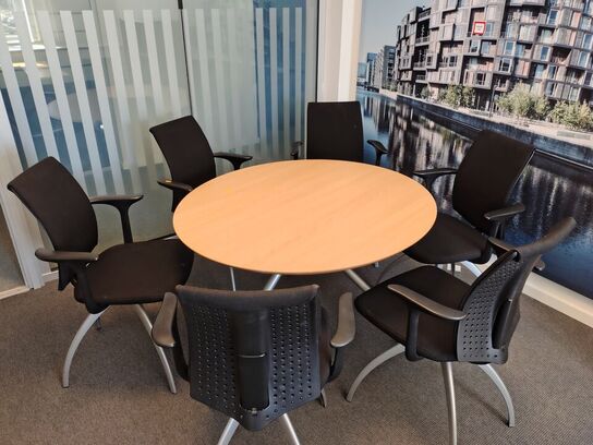 Mødebord med HÅG stole