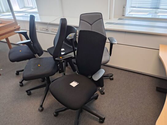 Fem assorterede kontorstole
