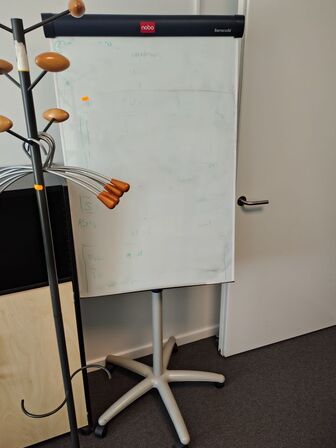 Stumtjener og whiteboard