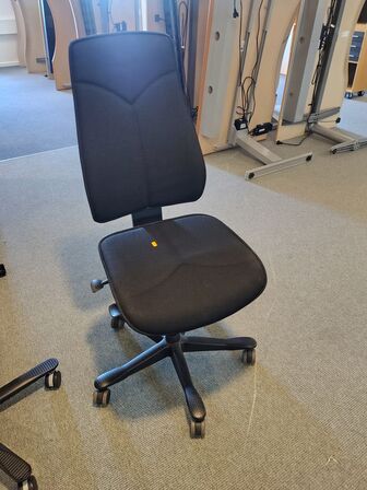 To kontorstole, assorterede