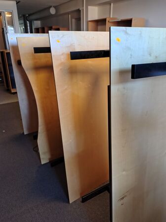 Fem hæve/sænkeborde assorterede