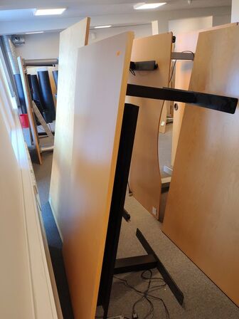 Fem hæve/sænkeborde assorterede