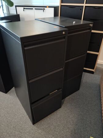 Tre arkivskabe, metal  