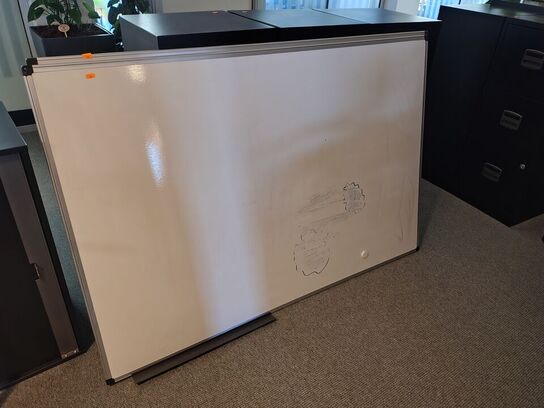 Tre whiteboards, assorterede 