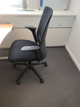 Hæve/sænkebord med HÅG stol