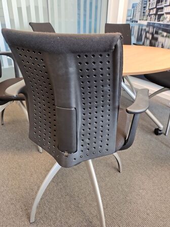 Mødebord med HÅG stole