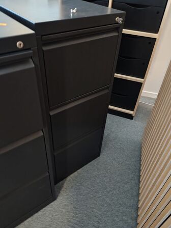 Tre arkivskabe, metal  