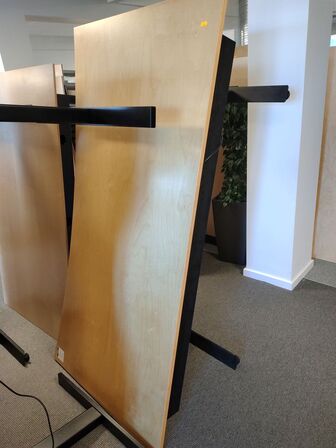 Fem hæve/sænkeborde assorterede