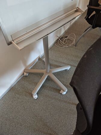 Whiteboard på stativ 